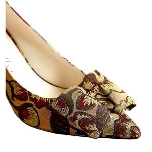 Bettye Muller Affair crimson brocade fabric pump with bow in box size 7.5